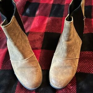 SOREL Leather EVIE boots 9. Excellent